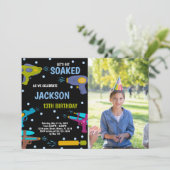 Yellow Black Blue Foto Water Gun Einladungen (Stehend Vorderseite)