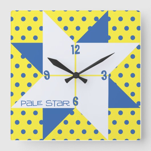 Yellow & Blue Pale Star Quilt Block Quadratische Wanduhr (Vorderseite)