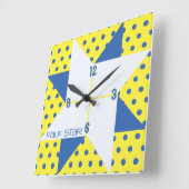 Yellow & Blue Pale Star Quilt Block Quadratische Wanduhr (Winkel)