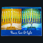 Yellow Blue Peace Liebe Light Hanukkah Menorahs Große Geschenktüte<br><div class="desc">"Frieden, Liebe und Licht." Eine nahe künstlerische, Foto-Illustration von gelben und blauen, bunten Menorahs hilft Ihnen, den Urlaub von Hanukka zu beginnen. Genießen Sie die Wärme und Freude der Urlaubssaison, wenn Sie diese niedliche und lustige, maßgeschneiderte Geschenktasche verwenden. Funkelnd blaue Imitate Glitzer schmückt die Seiten. Passende Karten, Porto, Aufkleber, Kissen,...</div>