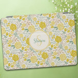 Yellow Boho Rose mit Monogram iPad Smart Cover<br><div class="desc">Hübsche Rose im Boho-Stil mit niedlichem Monogramm bedecken dieses iPad Smart Cover. Macht das perfekte Geschenk für iPad-Nutzer! Monogramm und Name sind anpassbar. Das ist Teil der Kollektion "Gelbe Rosen"... . suchen Sie passende Accessoires,  Schreibwaren und Geschenkideen!</div>