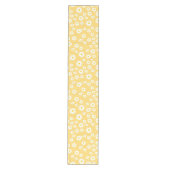 Yellow Boho Spring Daisies Pattern Mittelgroßer Tischläufer (Vorderseite)
