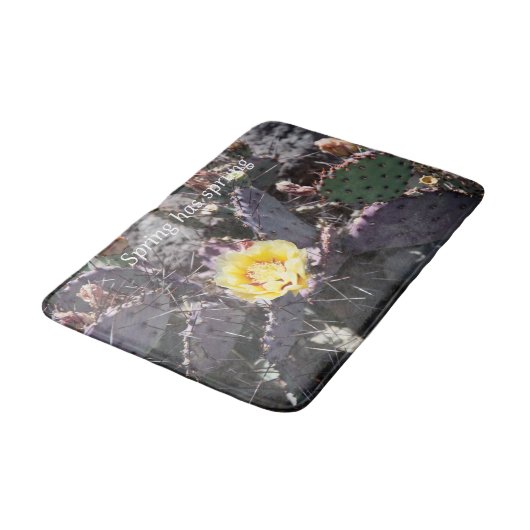 Yellow cactus flower in spring badematte (Schrägansicht)