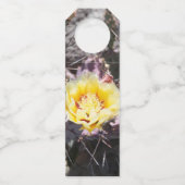 Yellow cactus flower in spring flaschenanhänger (Rückseite)