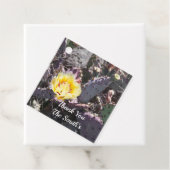 Yellow cactus flower in spring geschenkanhänger (Beispiel)