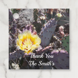 Yellow cactus flower in spring geschenkanhänger