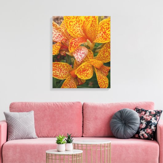 Yellow Canna Lily with Red Speckles Floral Leinwanddruck (Insitu (Wohnzimmer))