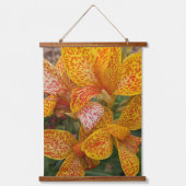 Yellow Canna Lily with Red Speckles Floral Wandteppich Mit Holzrahmen (Vorderseite)
