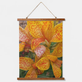 Yellow Canna Lily with Red Speckles Floral Wandteppich Mit Holzrahmen