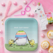 Yellow chicks paints a colorful Easter egg Pappteller (Party)