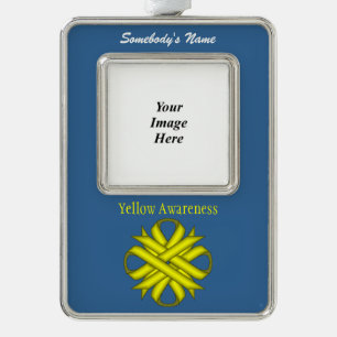 Yellow Clover Ribbon Tmpl (V-O) von Kenneth Yoncic Rahmen-Ornament Silber