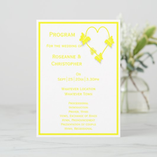 Yellow Colored Butterflies Herzdesign Wedding Programm (Stehend Vorderseite)