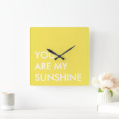 Yellow Custom Text Art Sie sind mein Sonnenschein Quadratische Wanduhr (Zuhause)
