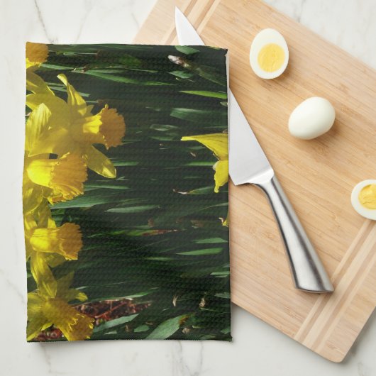 Yellow Daffodien I Cheery Spring Blumen Handtuch (Viertel Falte)
