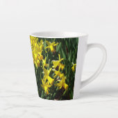 Yellow Daffodien I Cheery Spring Blumen Milchtasse (Rechts)