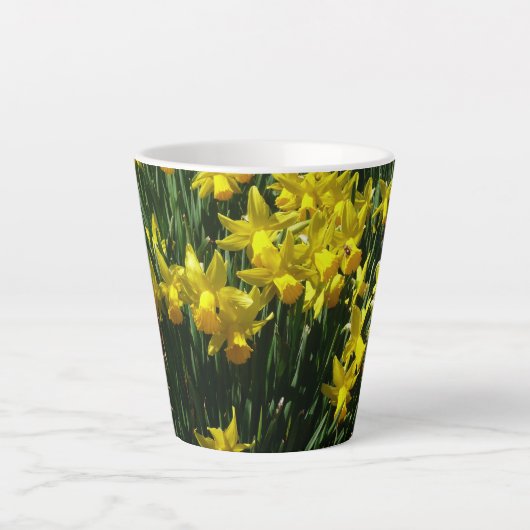 Yellow Daffodien I Cheery Spring Blumen Milchtasse (Vorderseite)