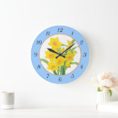 Yellow Daffodils on Blue Floral Wallclock Große Wanduhr (Zuhause)