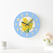 Yellow Daffodils on Blue Floral Wallclock Große Wanduhr (Zuhause)