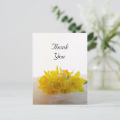 Yellow Daffodils on White Spring Wedding Danke Postkarte (Stehend Vorderseite)