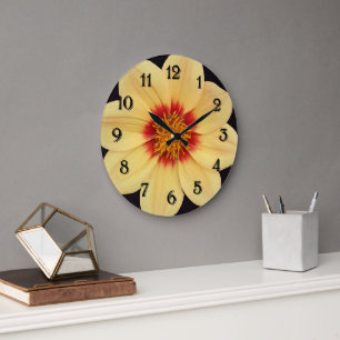 Yellow Dahlia auf Black Floral Große Wanduhr