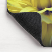 Yellow Dahlia Blume Petals Up Nah Mousepad (Ecke)