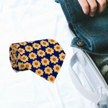 Yellow Dahlia Floral Pattern auf Navy Blue