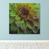Yellow Dahlia Leinwanddruck (Insitu (Holzboden))