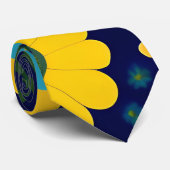 Yellow Daisies Blue Background Floral Muster Krawatte (Gerollt)