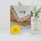 Yellow Daisy and Lace Country Barn Wedding RSVP (Stehend Vorderseite)