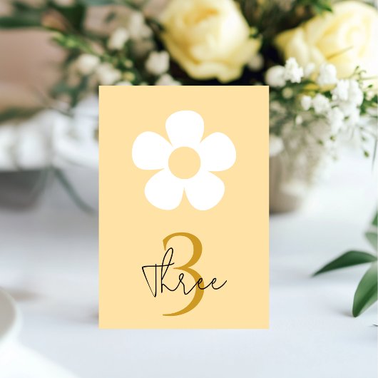 Yellow Daisy Birthday | Elegantes florales Party Tischnummer