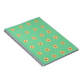 Yellow Daisy Blume Pattern auf grünem Notebook Notizblock (Rechte Seite)