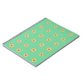 Yellow Daisy Blume Pattern auf grünem Notebook Notizblock (Linke Seite)