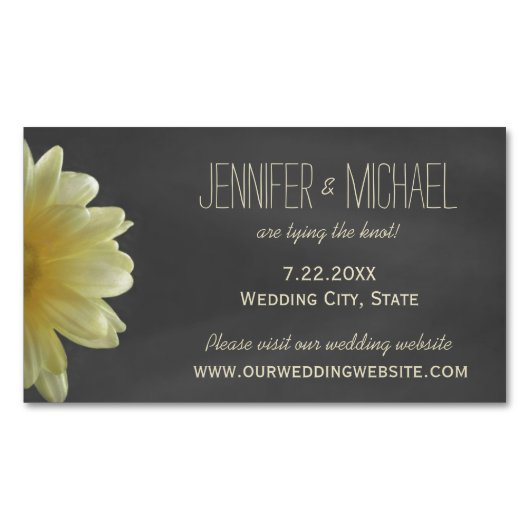 Yellow Daisy Chalkboard Rustikal Save the Date Magnetische Visitenkarte (Vorderseite)