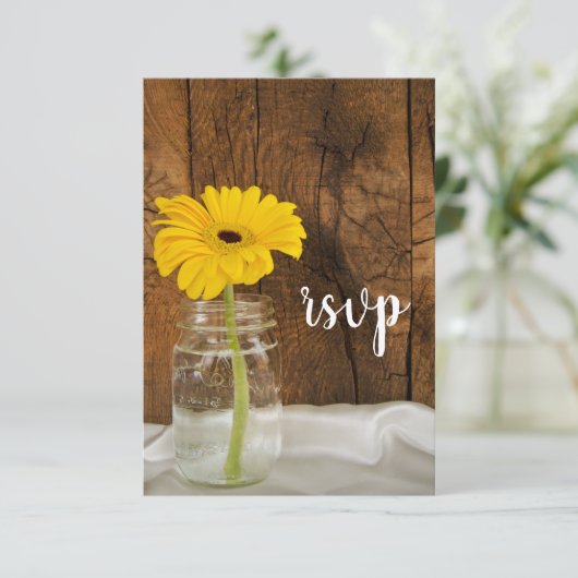 Yellow Daisy in Mason Jar Barn Wedding RSVP (Stehend Vorderseite)