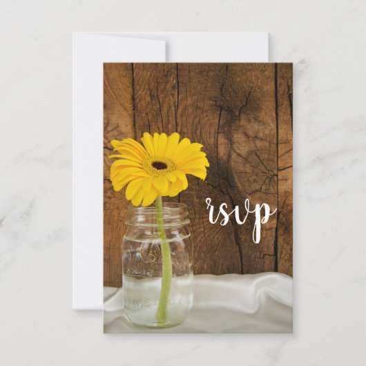 Yellow Daisy in Mason Jar Barn Wedding RSVP Karte (Vorderseite)