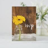 Yellow Daisy in Mason Jar Barn Wedding RSVP Karte (Stehend Vorderseite)