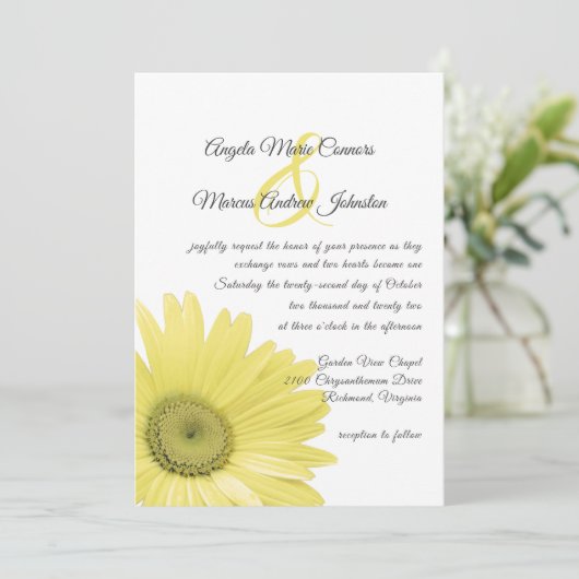 Yellow Daisy Wedding Einladung (Stehend Vorderseite)