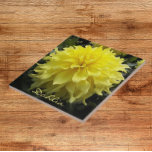 Yellow Dinner Plate Dahlia Fliese<br><div class="desc">Keramik Fliesen,  die das Foto von einer riesigen,  gelben Dinner Plate Dahlia Blume. Ein schönes,  blumengeschmücktes Design! Wählen Sie Ihre Kachelgröße aus. Eine tolle Küche trivet!</div>