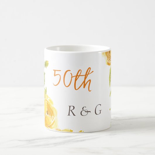 Yellow Elegant 50. Monogram Wedding Anniversary Verwandlungstasse (Mittel)