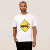Yellow Fire Truck Warning Sign T-Shirt (Vorne ganz)