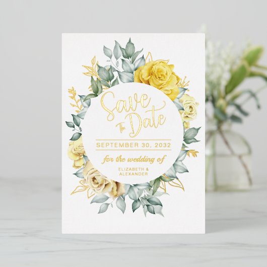 Yellow floral class botanische Hochzeit Rett Datum Folieneinladung (Stehend vorne)