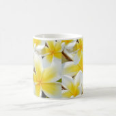 Yellow Frangipani Bouquet, Kaffeetasse (Mittel)