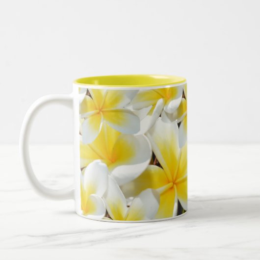 Yellow Frangipani Bouquet, Zweifarbige Tasse (Links)