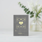 Yellow Geeky Glasses Chalkboard Platzkarten (Stehend Vorderseite)