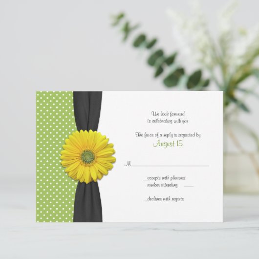 Yellow Gerber Daisy Polka Dot Reply Card Einladung (Stehend Vorderseite)