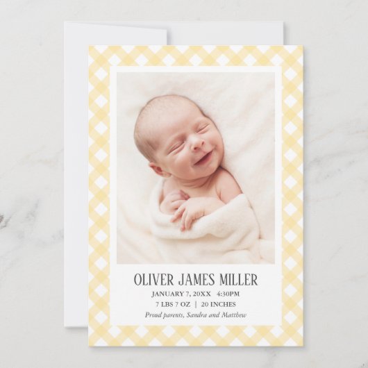 Yellow Gingham Baby Birth Announcement Foto Card Ankündigung (Vorderseite)