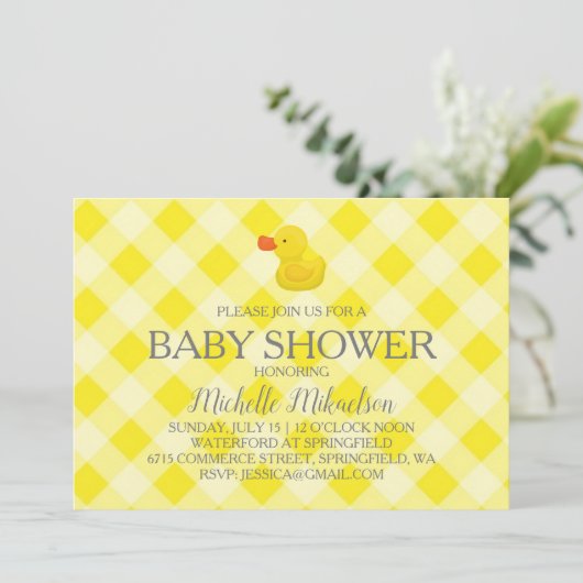Yellow Gingham Rubber Duckie Baby Duckie Einladung (Stehend Vorderseite)