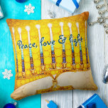 Yellow Gold Hanukkah Menorah Peace Liebe und Light Kissen<br><div class="desc">"Frieden, Liebe und Licht." Ein nahes Foto einer leuchtenden, farbenfrohen, gelben und goldenen künstlerischen Menorah hilft Ihnen, den Urlaub von Hanukka stilvoll zu gestalten. Genießen Sie die Wärme und Freude der Ferienzeit, wenn Sie sich auf diesem atemberaubenden, farbenfrohen Hanukkah Kissen entspannen. Macht ein auffälliges Set von vier Kissen, wenn gekauft...</div>