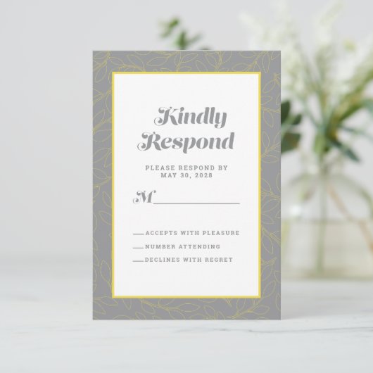 Yellow Gray Geometric Artistic | Modernes Abstrakt RSVP Karte (Stehend Vorderseite)