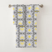 Yellow Gray White Arabesque Geometric Pattern Badhandtuch Set (Insitu)